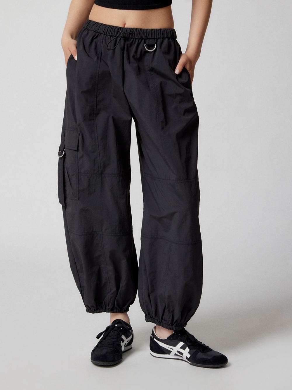 UO Jana Black Nylon Balloon
Cargo Pant. Size XXS.